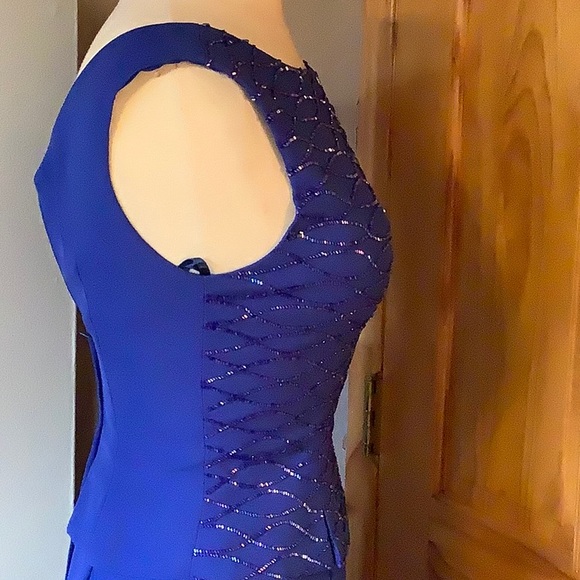 Aspeed Gown - Picture 8 of 10